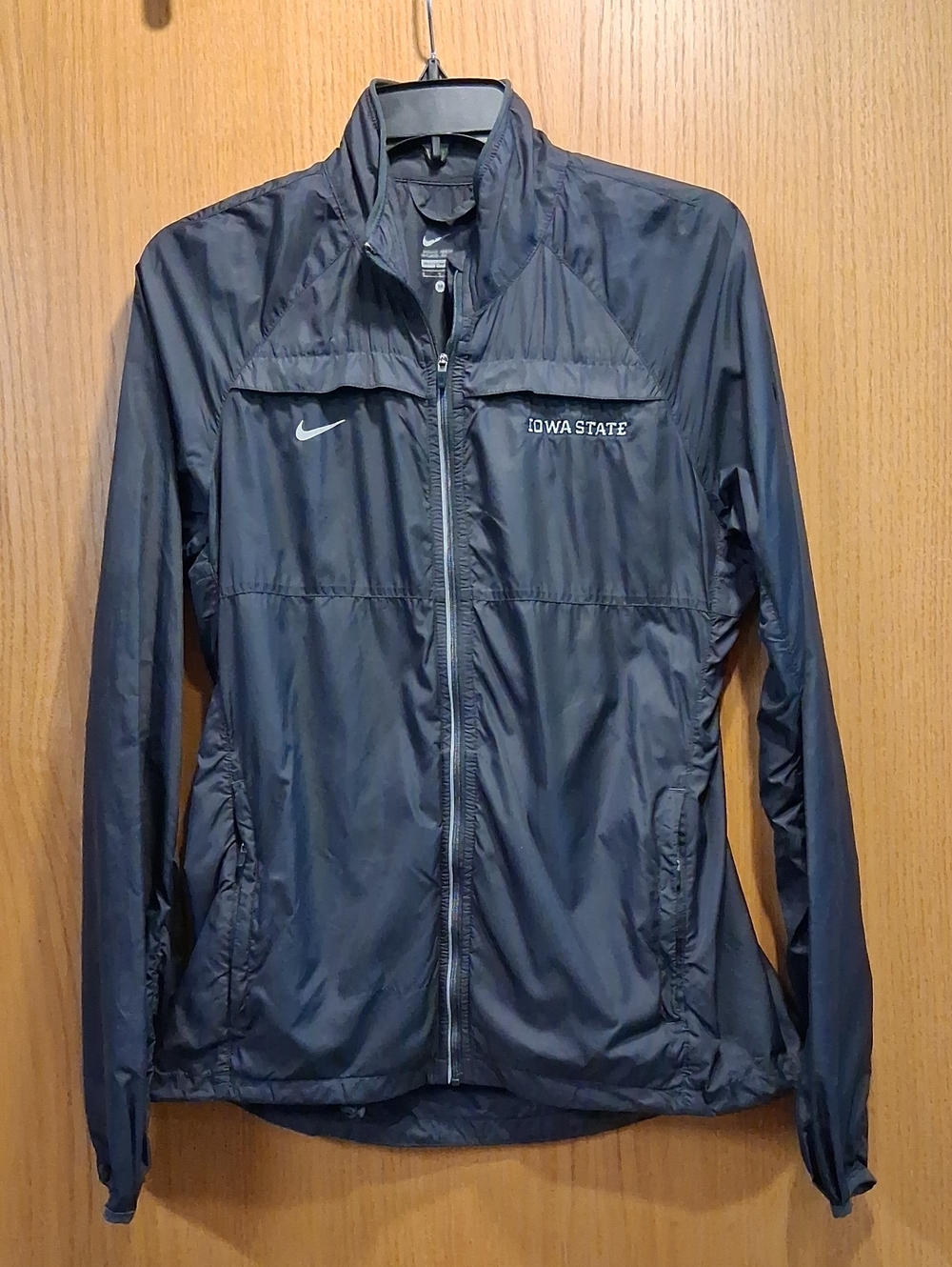 Vintage Iowa State women's size M nylon wind breaker jacket
